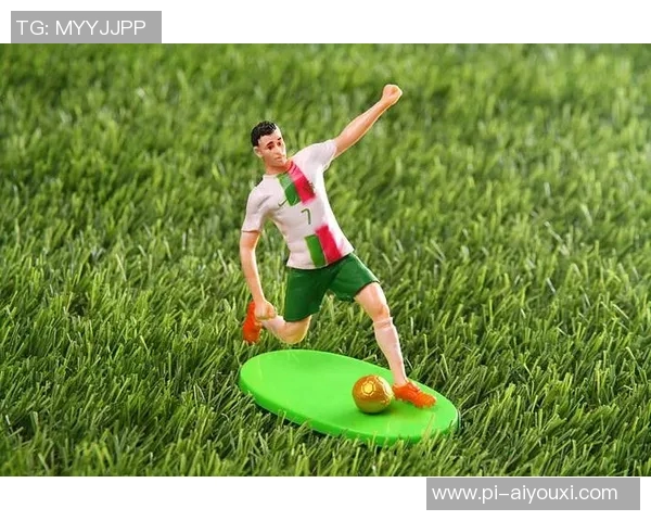 精致足球明星手办模型全方位展示 还原经典赛场瞬间与运动魅力